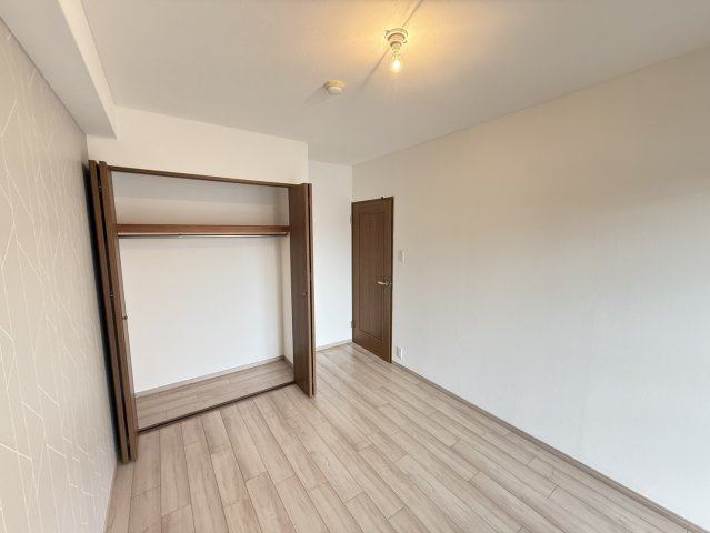 アルモード京都高辻の洋室|約6帖洋室のクロゼットでございます。