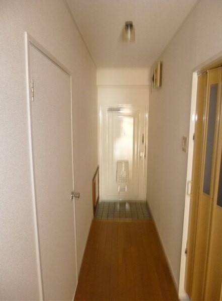 富佳ビルの玄関