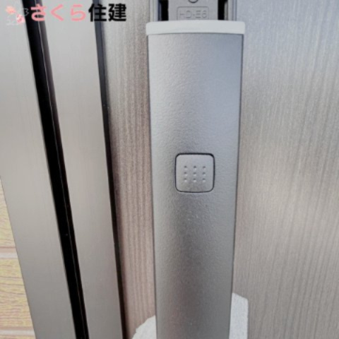 リーブルガーデン宇都宮市鶴田町第22　１号棟の防犯設備|玄関はスマートキー搭載で、お荷物を持ったままでも開閉が楽々です。