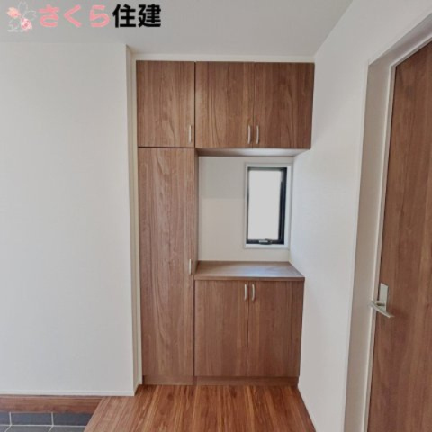 リーブルガーデン宇都宮市鶴田町第22　１号棟の収納|シューズボックスは、棚に家族のお写真や小物などを飾れますので素敵に演出が出来そうです。