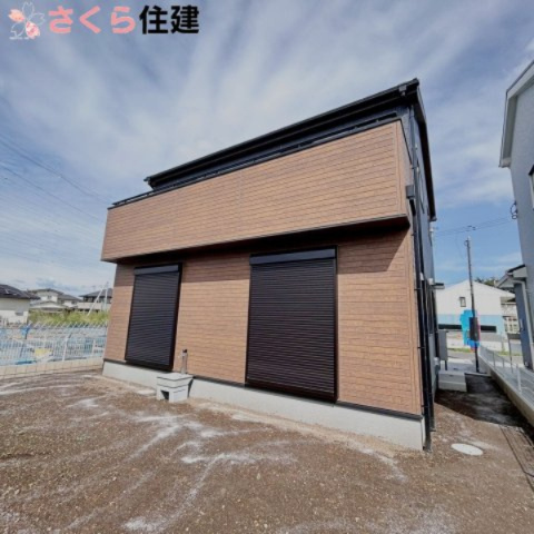 リーブルガーデン宇都宮市鶴田町第22　１号棟の外観|お庭もありますので、家庭菜園なども楽しめそうです。また1F掃き出し窓にはシャッターも完備しており防犯にも配慮しております。