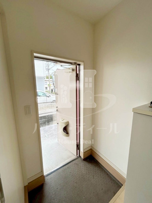 【玄関】 | セボセボ川口仲町 | 収納もある玄関です