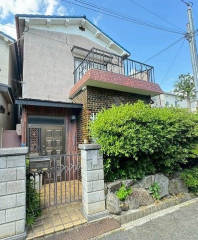 旭区清水３丁目　戸建の玄関