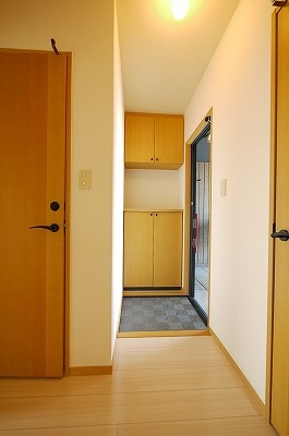 シャンポールながせＥ棟の玄関