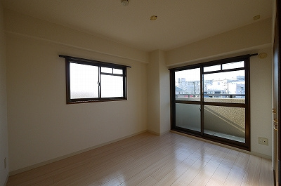 シャンポールながせＥ棟の洋室