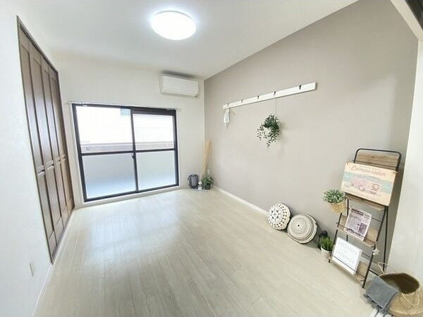 フェリーチェ江坂マンションの居間・リビング