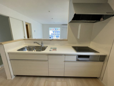 【キッチン】 | 【新築分譲住宅　～クレイドルガーデン～】 山形市江南　第23　☆全2棟☆ | 【Counter Kitchen】
お料理を効率的に、楽しく。ママの毎日のお料理を効率的にしてくれる動線は「１分でも家事の時間を短縮したい」という思いを叶えてくれます(*^-^*)