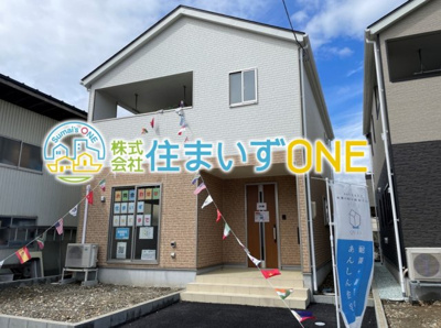 【外観】 | 【新築分譲住宅　～クレイドルガーデン～】 山形市江南　第23　☆全2棟☆ | 【2号棟　完成しました！】
明るい色調の外観です♪
爽やかな青空の下に贅沢なほどに降り注ぐ陽光、豊かな居住性と、クオリティが見事に調和した住空間は、住まうことの喜びを感じさせてくれます。