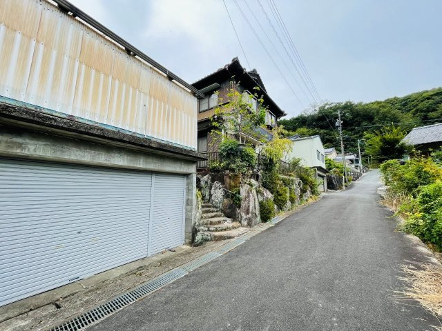 豊田市近岡町の前面道路含む現地写真
