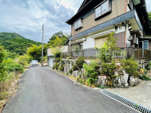 豊田市近岡町の前面道路含む現地写真