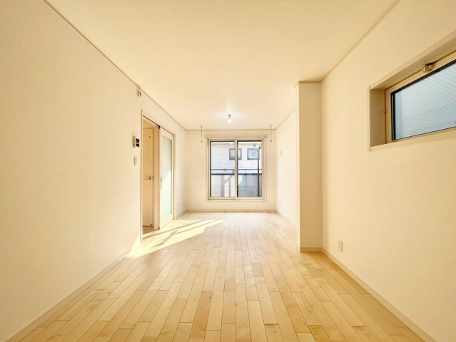 北区赤羽北3丁目　新築戸建　残2棟の居間・リビング|2号棟現地写真（2025.09.08撮影）

ご内見希望・資料請求などお気軽にお問い合わせ下さい！
03-5990-5201