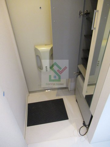 Dガレージ大泉学園の玄関