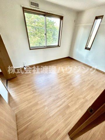 東豊中町3丁目一戸建の洋室