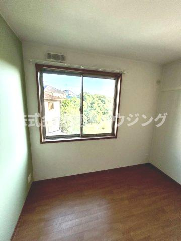 東豊中町3丁目一戸建の居間・リビング|窓