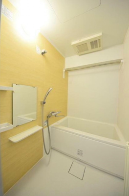 【浴室】 | 方南町テラスハウスE | 浴室乾燥機付きバス。