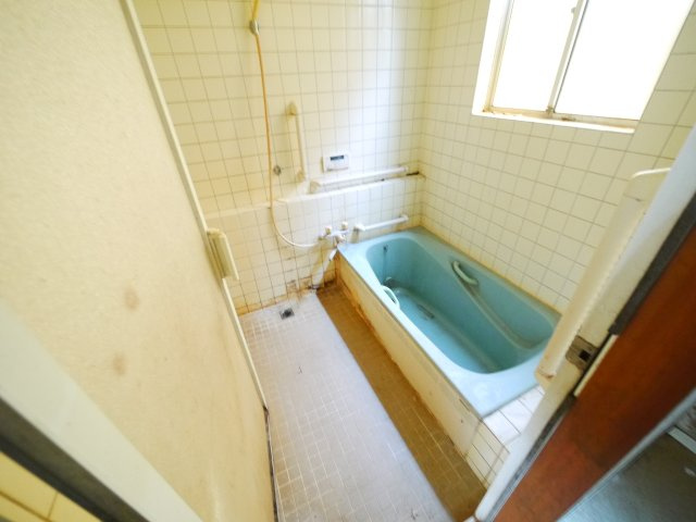 八街市山田台　中古戸建の浴室|敷地約110坪駐車車種により多数台可能  3LDK 菜園やドックランが可能ですコンテナハウス付き