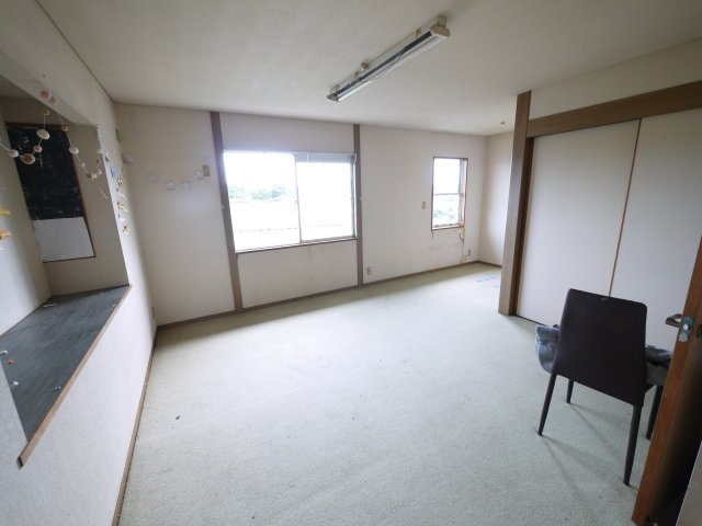 八街市山田台　中古戸建の洋室|敷地約110坪駐車車種により多数台可能  3LDK 菜園やドックランが可能ですコンテナハウス付き