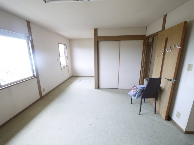 八街市山田台　中古戸建の洋室|敷地約110坪駐車車種により多数台可能  3LDK 菜園やドックランが可能ですコンテナハウス付き