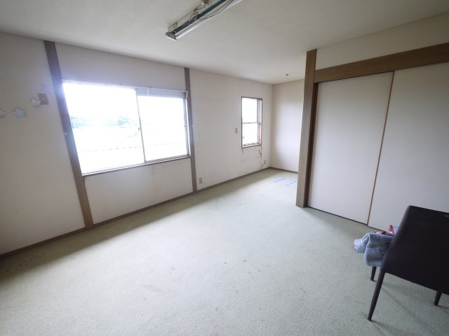 八街市山田台　中古戸建の洋室|敷地約110坪駐車車種により多数台可能  3LDK 菜園やドックランが可能ですコンテナハウス付き