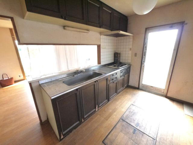 八街市山田台　中古戸建のキッチン|敷地約110坪駐車車種により多数台可能  3LDK 菜園やドックランが可能ですコンテナハウス付き
