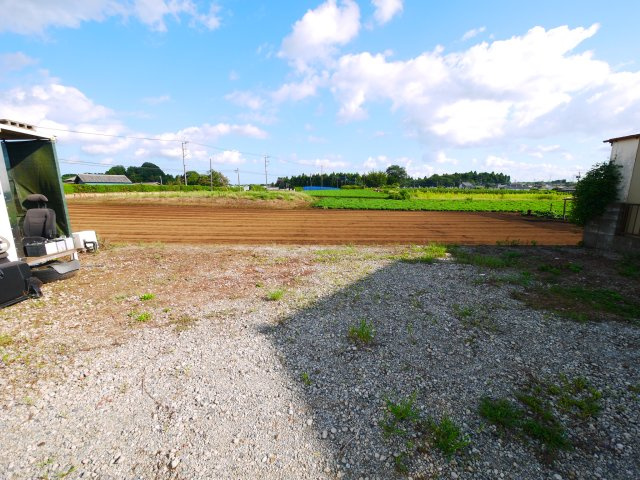 八街市山田台　中古戸建の庭|敷地約110坪駐車車種により多数台可能  3LDK 菜園やドックランが可能ですコンテナハウス付き
