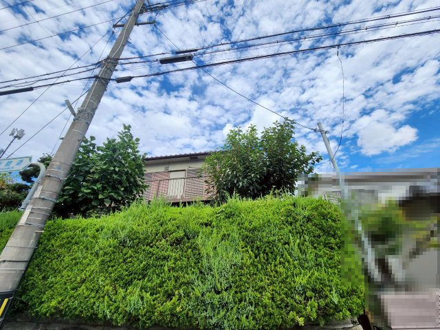 【価格改定】長岡京市高台2丁目の外観|間口が広いため、建物プランの自由度が高く、駐車スペースや庭付きプランも叶いやすいです。