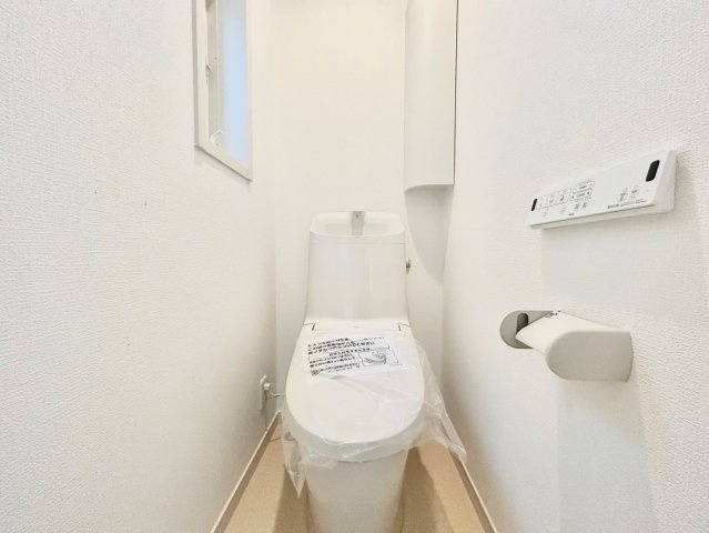 北区赤羽北3丁目　新築戸建　残2棟のトイレ|2号棟現地写真（2025.09.08撮影）

ご内見希望・資料請求などお気軽にお問い合わせ下さい！
03-5990-5201