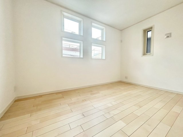 北区赤羽北3丁目　新築戸建　残2棟の洋室|（2025.09.08撮影）

ご内見希望・資料請求などお気軽にお問い合わせ下さい！
03-5990-5201