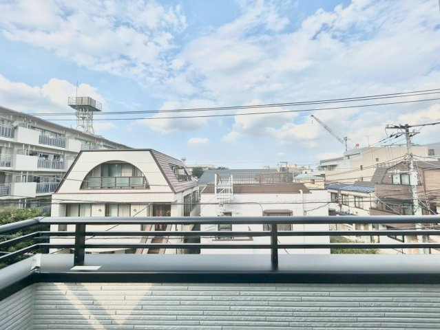 北区赤羽北3丁目　新築戸建　残2棟のバルコニー|2号棟現地写真（2025.09.08撮影）

ご内見希望・資料請求などお気軽にお問い合わせ下さい！
03-5990-5201