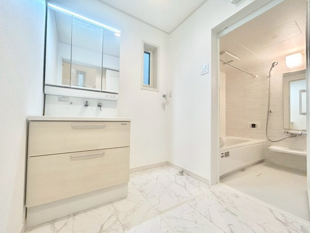 北区赤羽北3丁目　新築戸建　残2棟の独立洗面台|2号棟現地写真（2025.09.08撮影）

ご内見希望・資料請求などお気軽にお問い合わせ下さい！
03-5990-5201