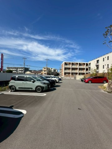 シャーメゾンステージ茨木春日の駐車場