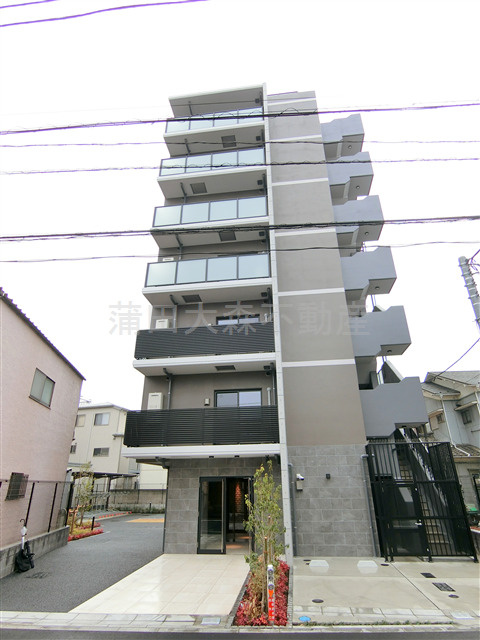 S-RESIDENCE大森bresaの外観|2025年2月築　RC鉄筋コンクリート造地上8階建て1LDK～2SLDK総戸数21戸
東京都大田区大森北3丁目　JR京浜東北線大森駅徒歩13分、京浜急行本線京急平和島駅徒歩7分、大森海岸駅徒歩10分