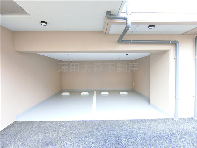 S-RESIDENCE大森bresaの駐車場|敷地内屋根付き駐車場　空き状況等詳細はお問合せください。