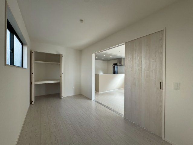 Adoble+ーアドブル＋小倉南区湯川新町4丁目5期　【小倉南区　新築戸建て】の洋室|1階6.2帖洋室はクローゼット完備♪　【小倉南区　新築戸建て】