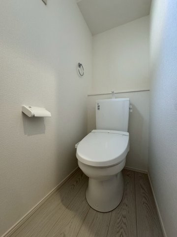 Adoble+ーアドブル＋小倉南区湯川新町4丁目5期　【小倉南区　新築戸建て】のトイレ|清潔感のある１階トイレ♪　【小倉南区　新築戸建て】