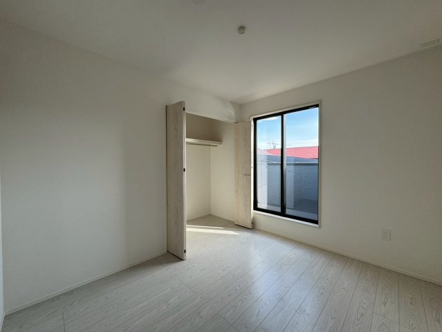 Adoble+ーアドブル＋小倉南区湯川新町4丁目5期　【小倉南区　新築戸建て】の洋室|2階5.2帖洋室はクローゼット完備♪　【小倉南区　新築戸建て】