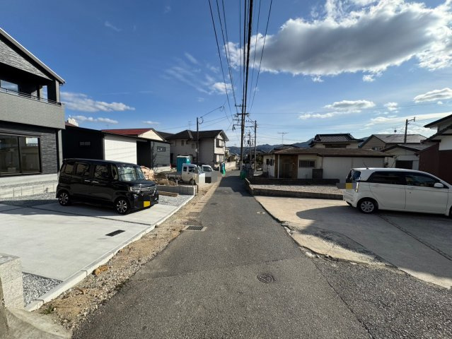 Adoble+ーアドブル＋小倉南区湯川新町4丁目5期　【小倉南区　新築戸建て】の前面道路含む現地写真|前面道路は狭いですが、JR安部山公園駅は徒歩圏内♪