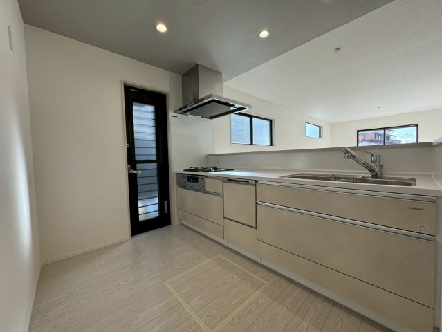 Adoble+ーアドブル＋小倉南区湯川新町4丁目5期　【小倉南区　新築戸建て】のキッチン|食洗器が標準装備のシステムキッチン♪　【小倉南区　新築戸建て】