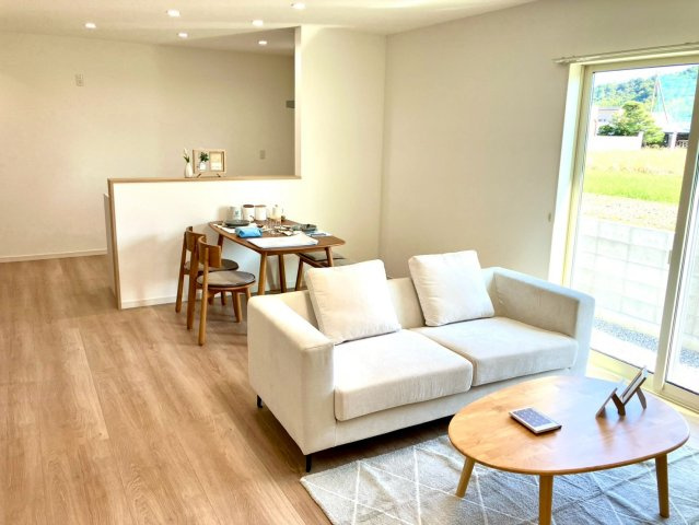 ルミナスガーデン飯山町２号地の居間・リビング