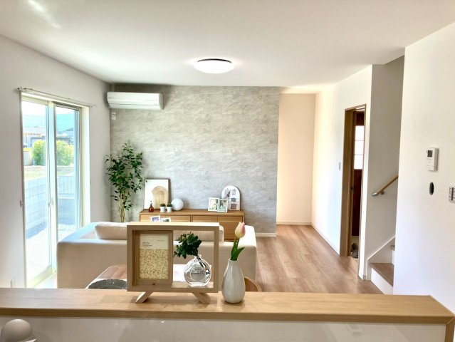 ルミナスガーデン飯山町２号地の居間・リビング