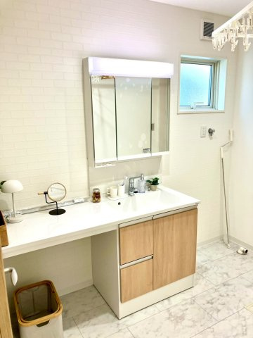 ルミナスガーデン飯山町２号地の独立洗面台