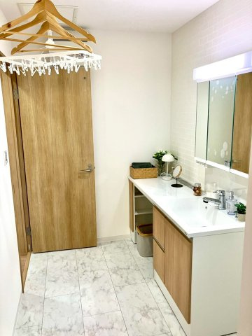 ルミナスガーデン飯山町２号地の洗面所