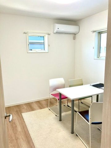 ルミナスガーデン飯山町２号地の洋室