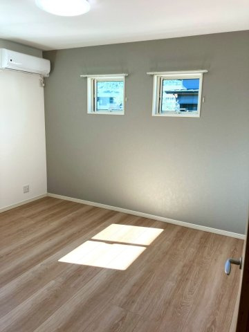 ルミナスガーデン飯山町２号地の洋室