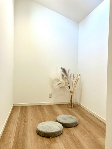 ルミナスガーデン飯山町２号地の洋室