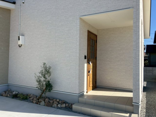 ルミナスガーデン飯山町２号地のエントランス