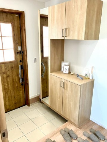 ルミナスガーデン飯山町２号地の玄関