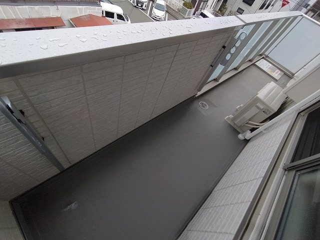 神戸市兵庫区兵庫町１丁目のアパートのバルコニー