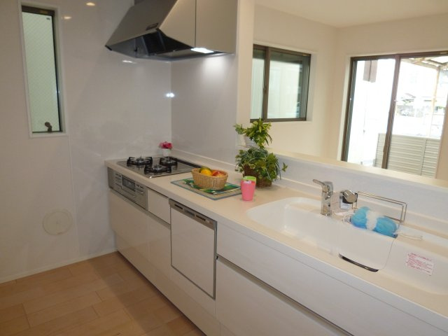 MIRASUMO西区児玉205①｜名古屋市の戸建ならホームアップのキッチン|【売主施工例】お子様を見守りながらお料理ができるオープン対面キッチン