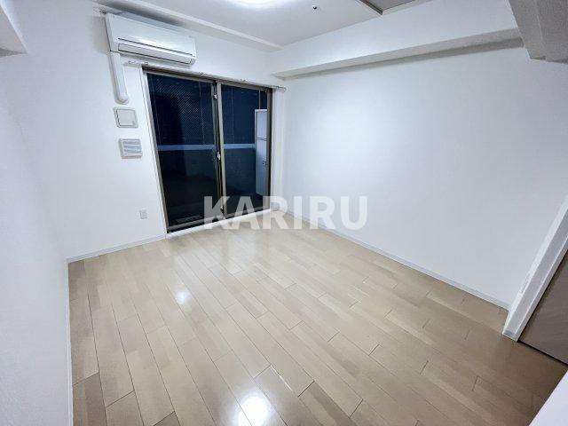 SERENiTE北浜の居間・リビング|こちらのリビングで趣味の時間をお楽しみください